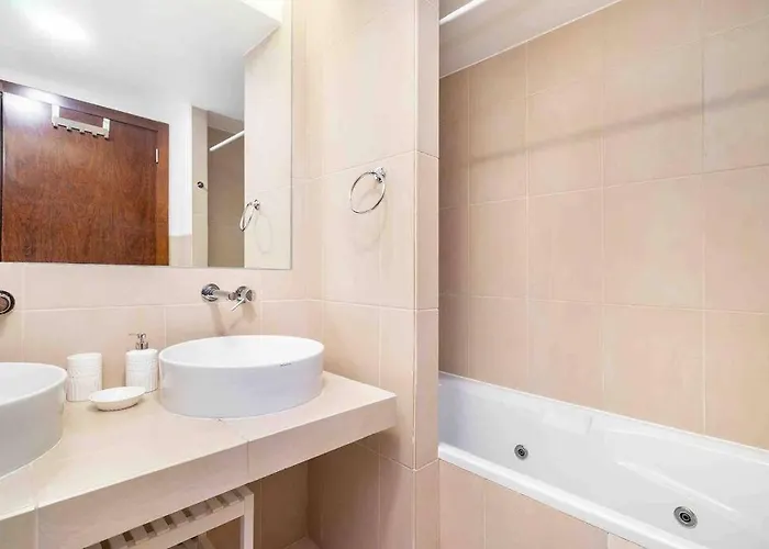 Salgados House 2-bedroom & 7 Pools * ギーア