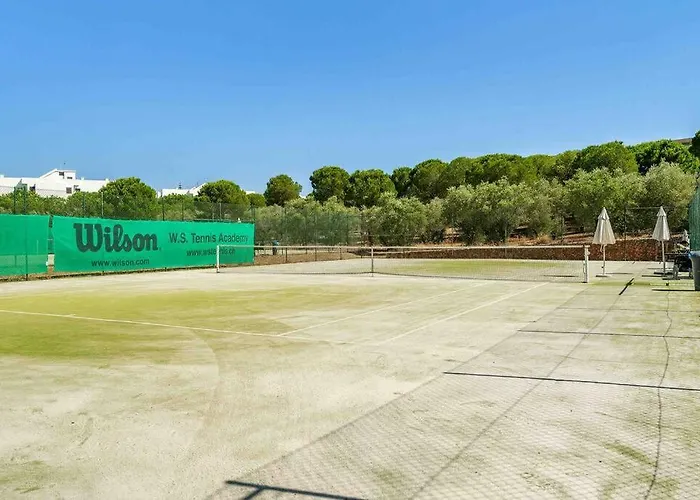 Salgados House 2-bedroom & 7 Pools ギーア