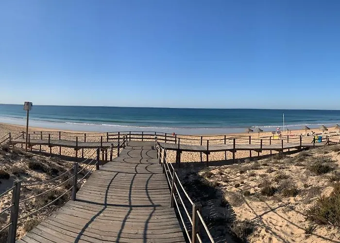 Salgados House 2-bedroom & 7 Pools * ギーア