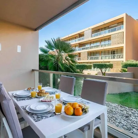 Salgados House 2-bedroom & 7 Pools גיאה