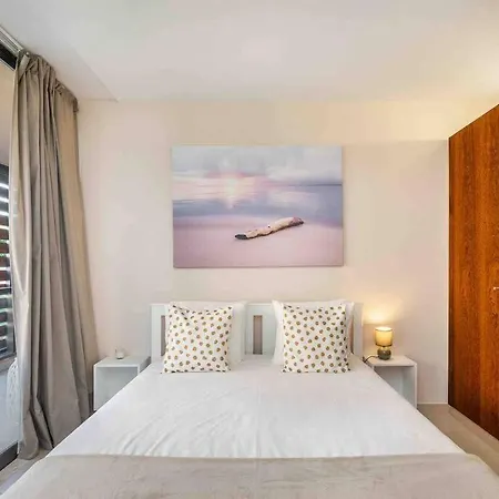 דירה Salgados House 2-bedroom & 7 Pools גיאה