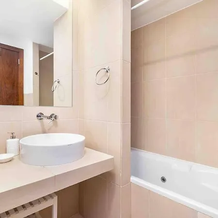 Salgados House 2-bedroom & 7 Pools * גיאה