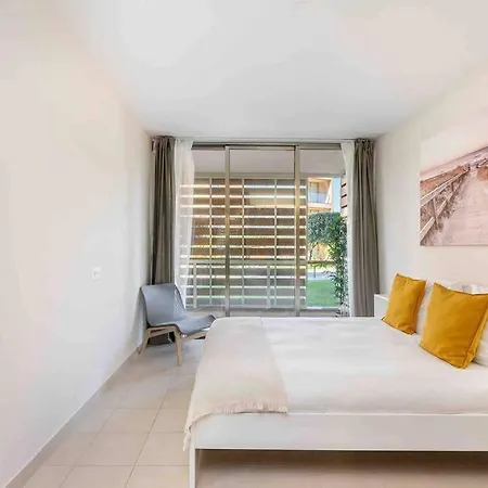 דירה Salgados House 2-bedroom & 7 Pools גיאה